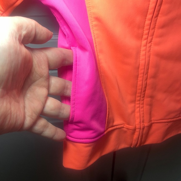 Sz 3 Girls Under Armour Zip Up Jacket Pink - Picture 4 of 5